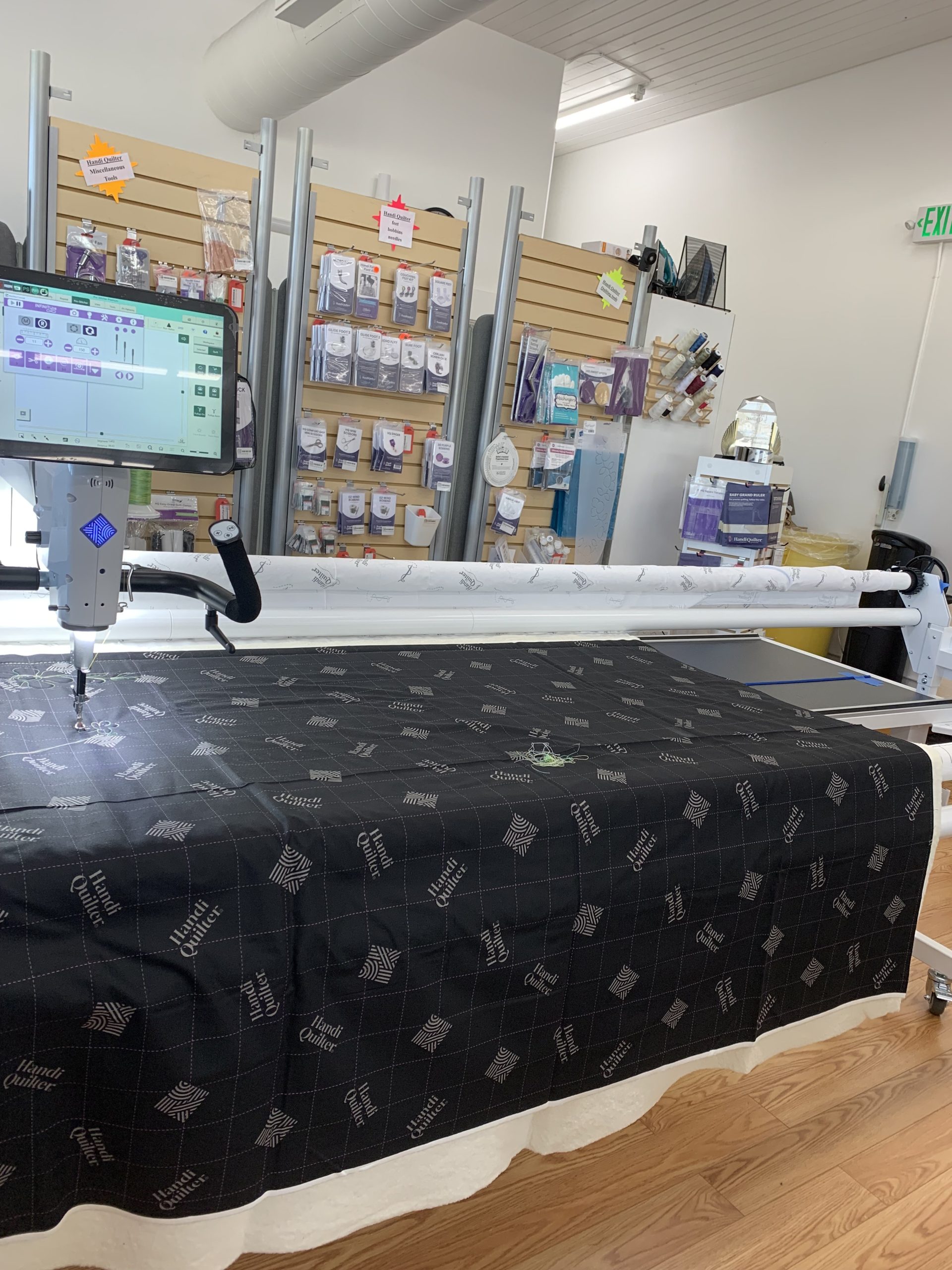 Handi Quilter Infinity 28 - Image 3